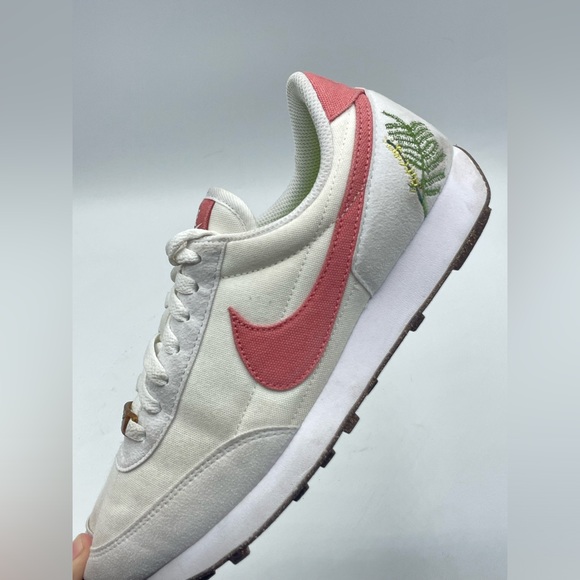 WOMENS NIKE DAYBREAK SIZE 7 - Picture 6 of 6